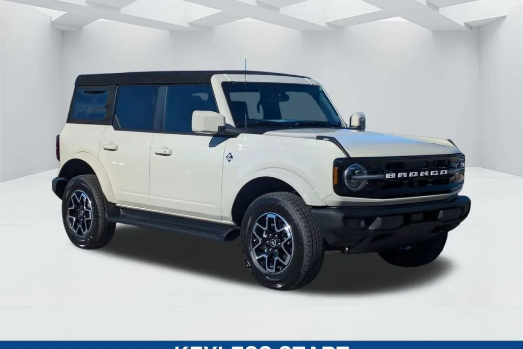 2025 Ford Bronco Outer Banks photo 1