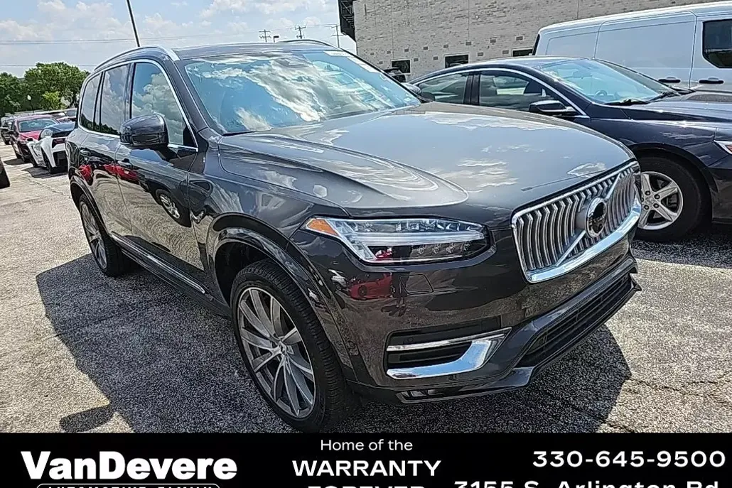 2023 Volvo XC90 AWD Plus photo 1
