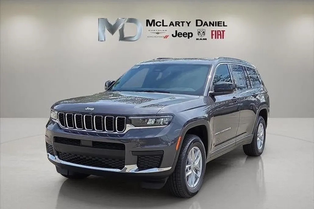 2025 Jeep Grand Cherokee Laredo photo 1