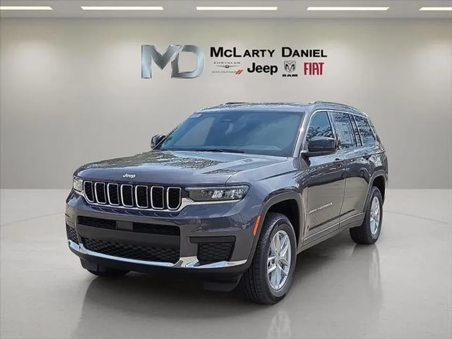 2025 Jeep Grand Cherokee Laredo photo 1