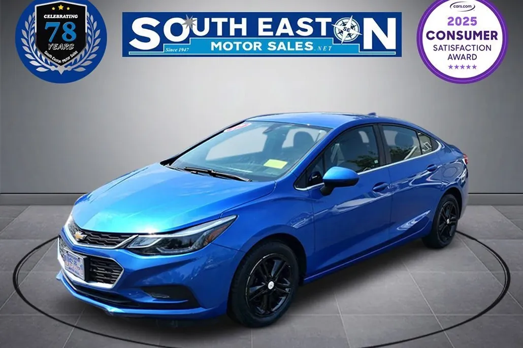 2017 Chevrolet Cruze LT photo 1