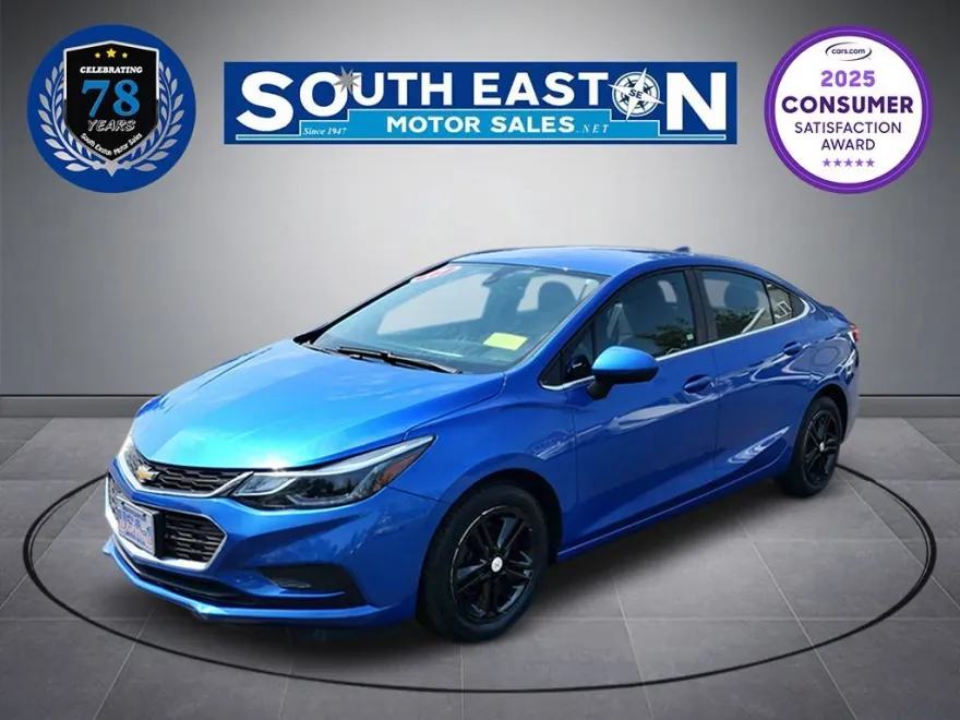 2017 Chevrolet Cruze LT photo 1
