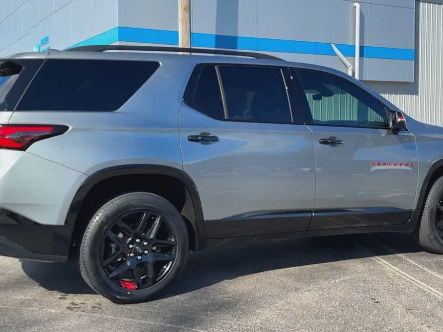 2023 Chevrolet Traverse Premier photo 1
