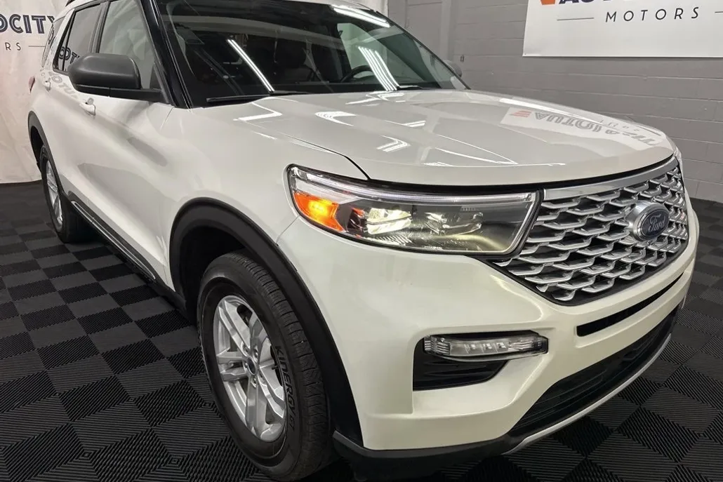 2022 Ford Explorer XLT photo 1