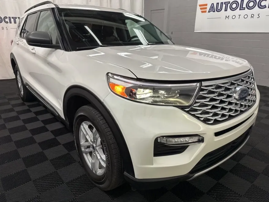 2022 Ford Explorer XLT photo 1
