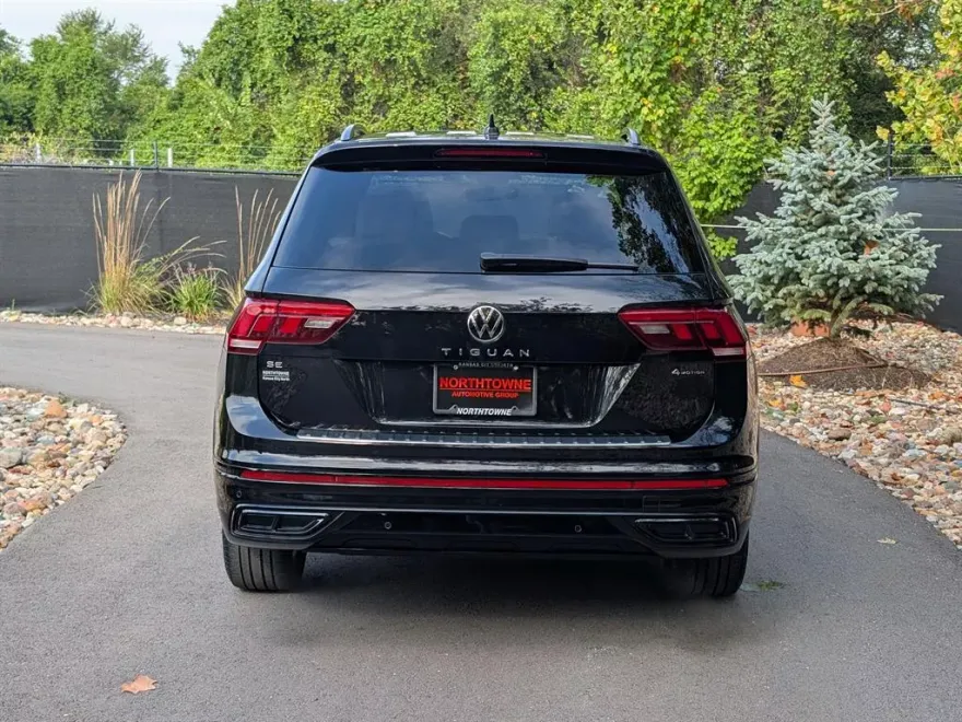 2022 Volkswagen Tiguan SE R-Line Black photo 1