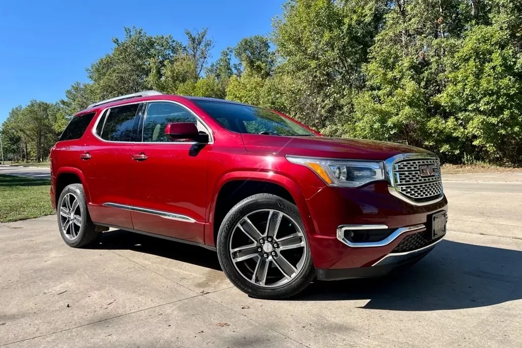 2017 Gmc Acadia Denali photo 1