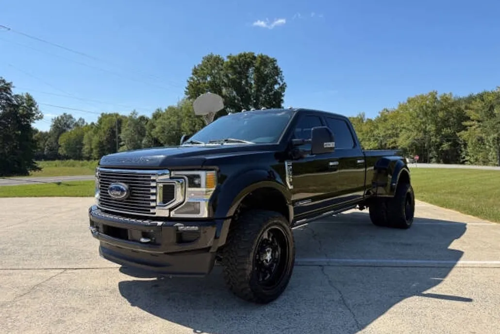 2022 Ford F-450 Limited photo 1
