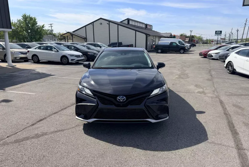 2022 Toyota Camry Hybrid XSE photo 1