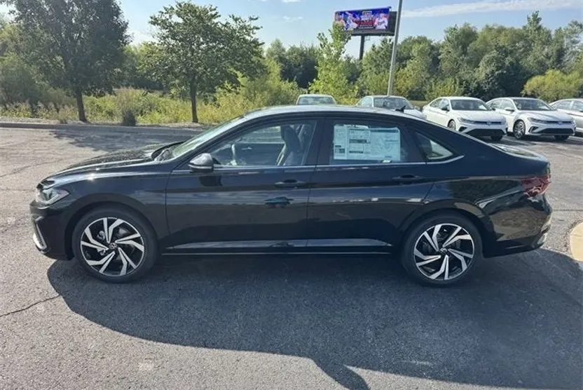 2025 Volkswagen Jetta SEL photo 1
