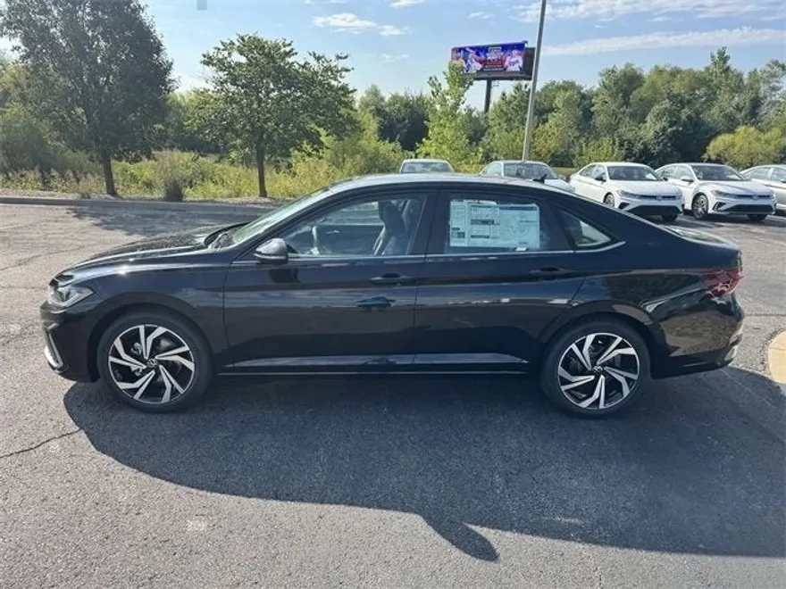 2025 Volkswagen Jetta SEL photo 1