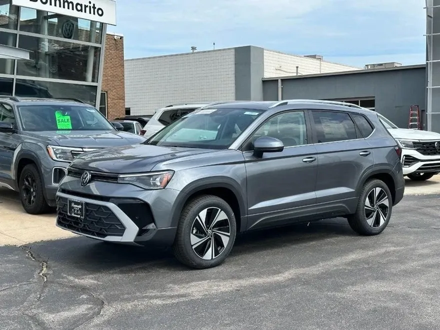 2025 Volkswagen Taos SE photo 1