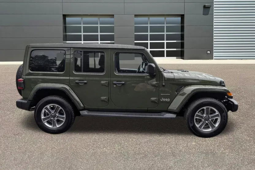 2021 Jeep Wrangler Unlimited Sahara photo 1