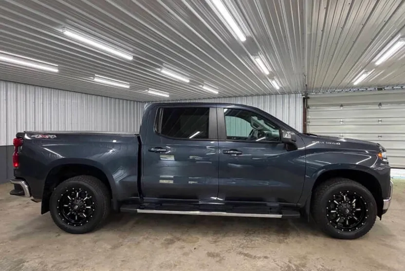 2020 Chevrolet Silverado 1500 LT photo 1