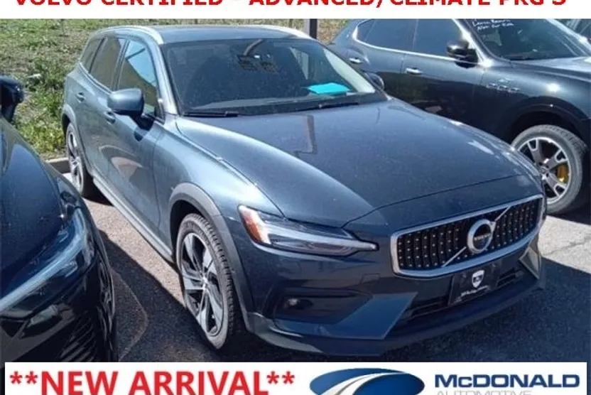 2022 Volvo V60 Cross Country T5 Polestar photo 1