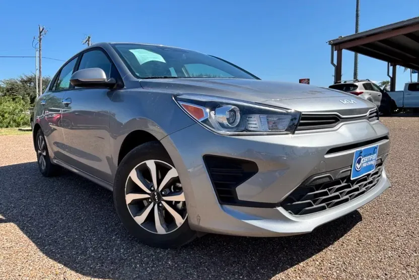 2023 Kia Rio S photo 1