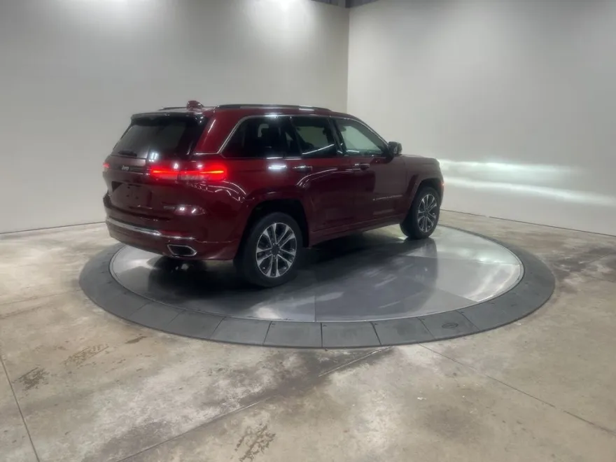 2022 Jeep Grand Cherokee Overland photo 1