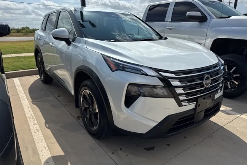 2024 Nissan Rogue SV photo 1