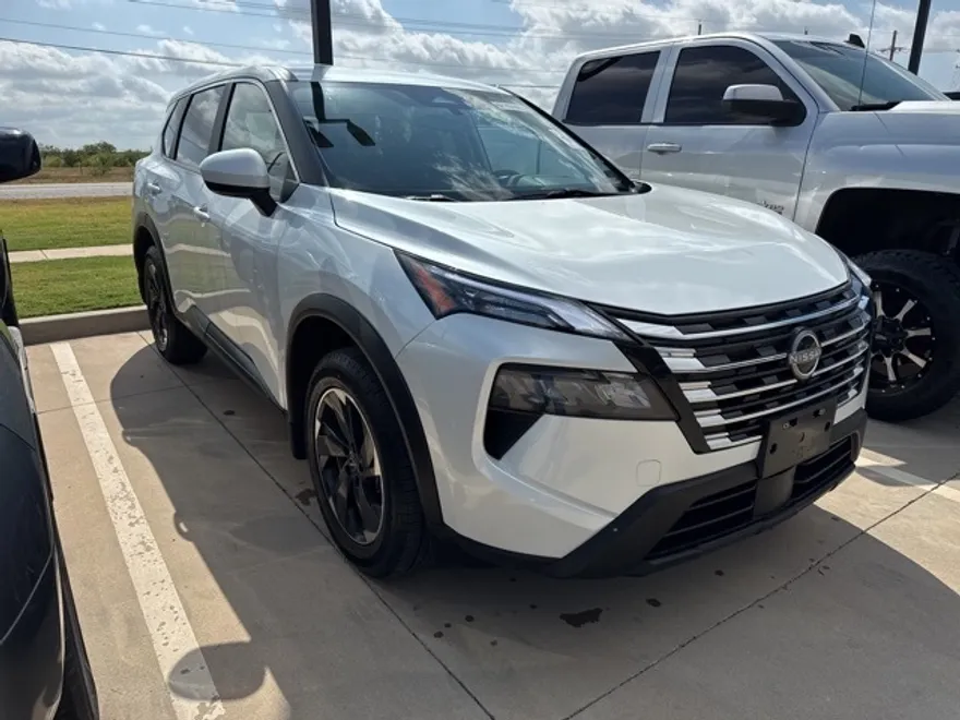 2024 Nissan Rogue SV photo 1