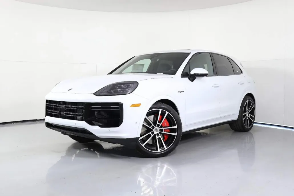 2025 Porsche Cayenne Turbo E-Hybrid photo 1