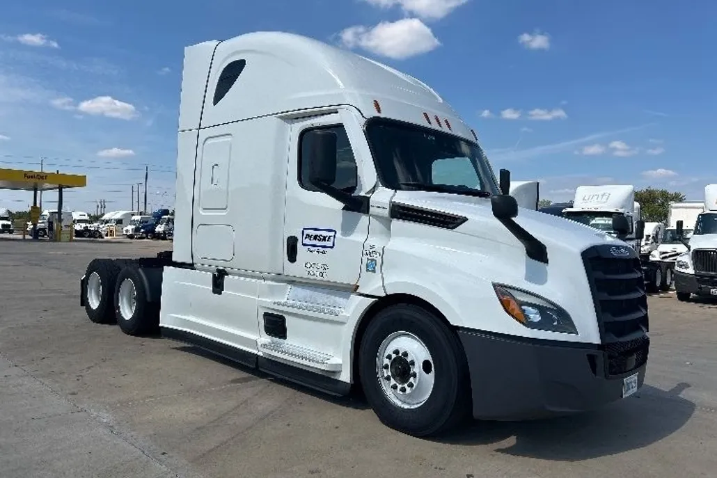 2021 Freightliner Cascadia 126" Sleeper Cab photo 1