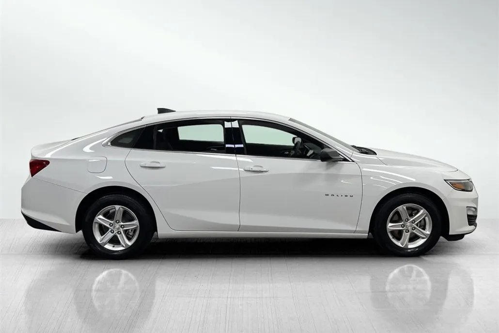 2023 Chevrolet Malibu LS photo 1