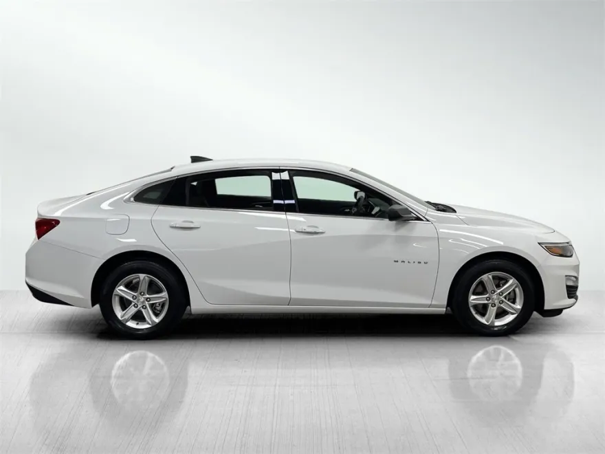 2023 Chevrolet Malibu LS photo 1