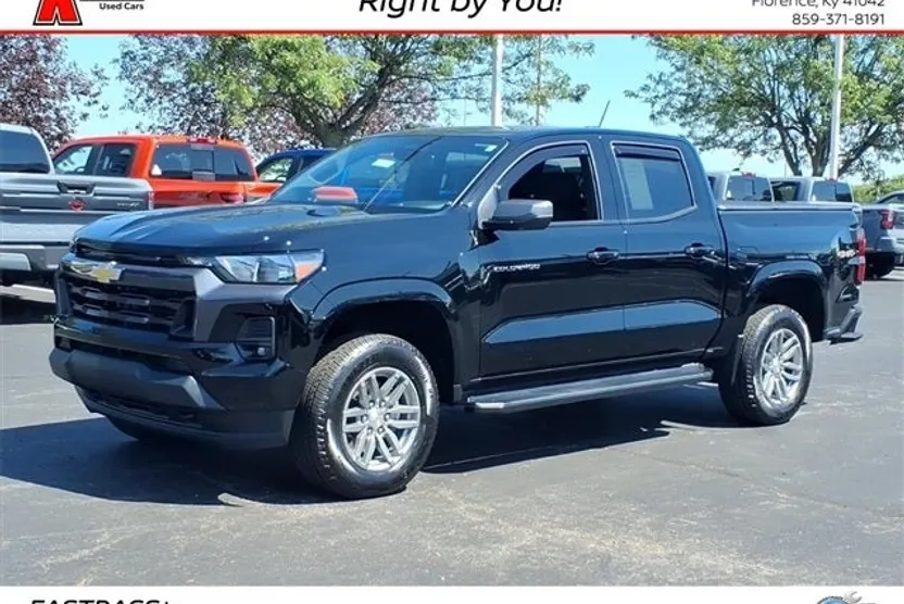 2024 Chevrolet Colorado LT photo 1