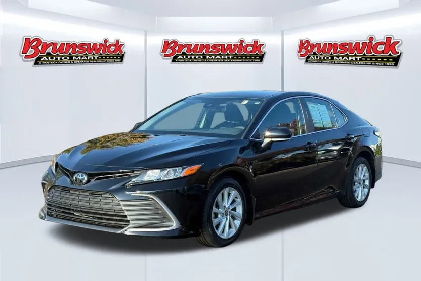 2022 Toyota Camry LE photo 1