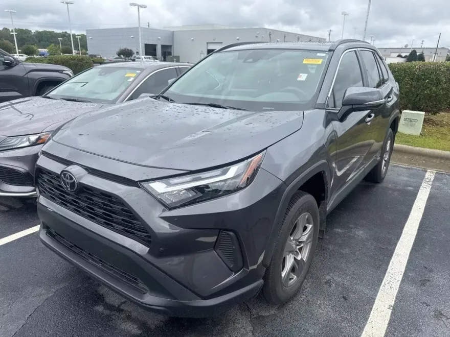 2024 Toyota RAV4 XLE photo 1
