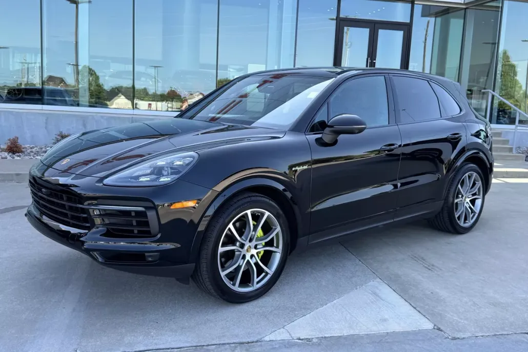 2022 Porsche Cayenne E-Hybrid photo 1