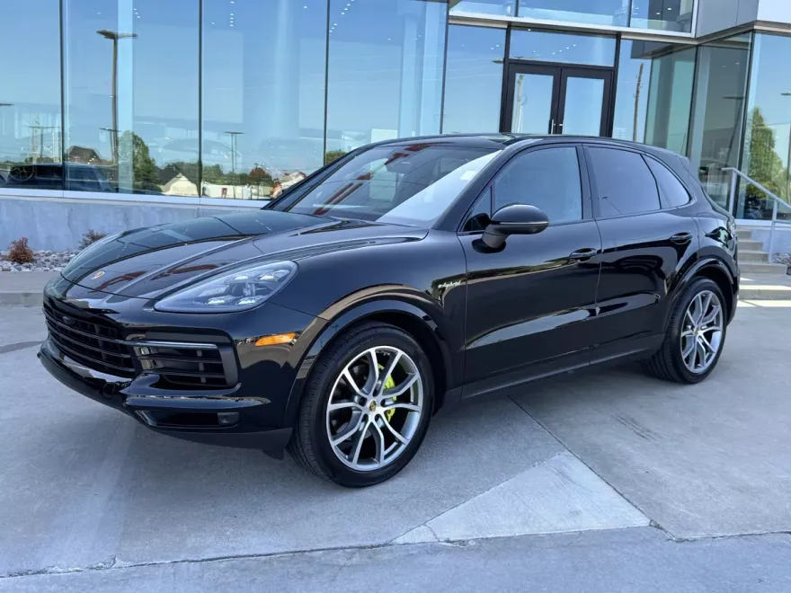 2022 Porsche Cayenne E-Hybrid photo 1