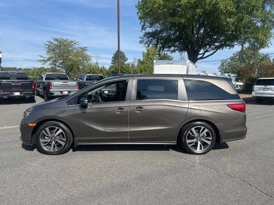 2023 Honda Odyssey Touring photo 1