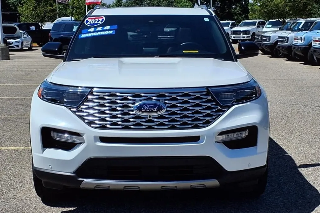 2022 Ford Explorer Platinum photo 1