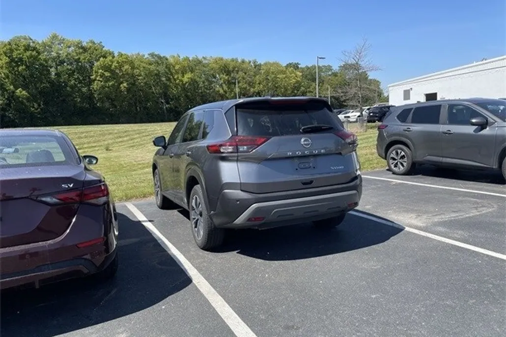 2023 Nissan Rogue SV photo 1