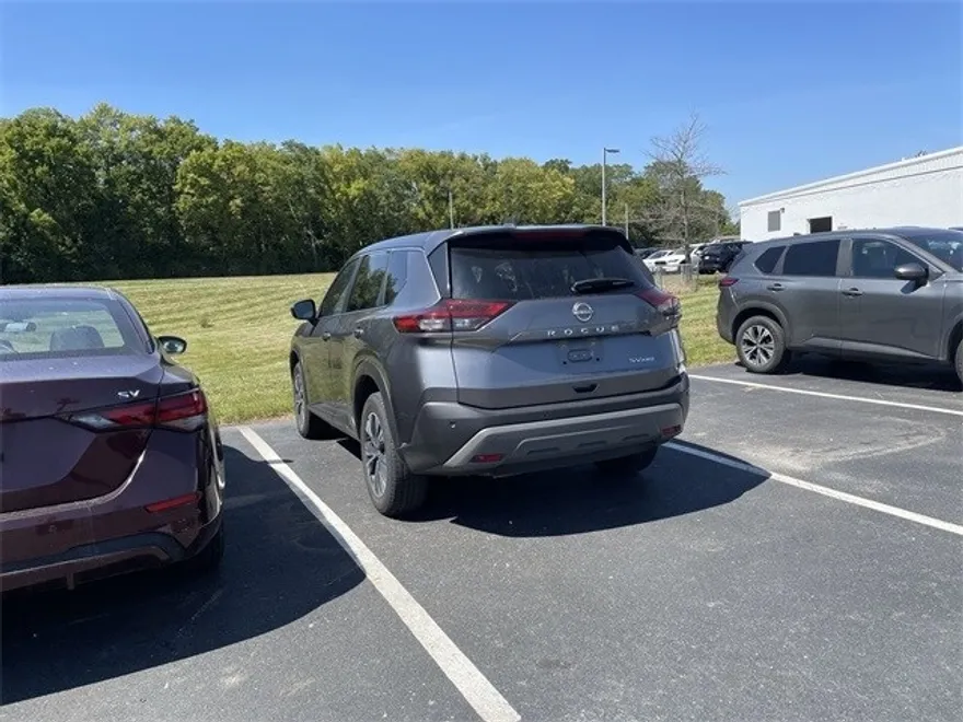 2023 Nissan Rogue SV photo 1