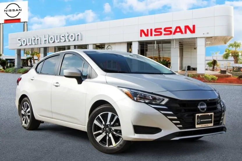 2025 Nissan Versa 1.6 SV photo 1