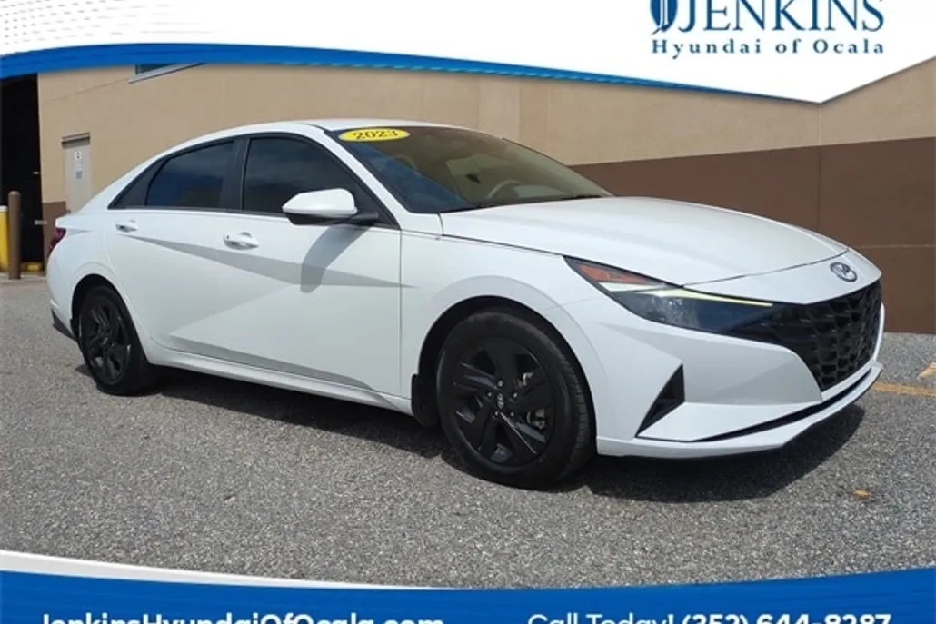 2023 Hyundai Elantra SEL photo 1