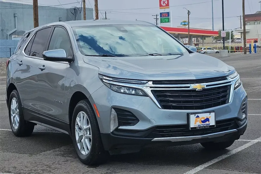 2023 Chevrolet Equinox LT photo 1