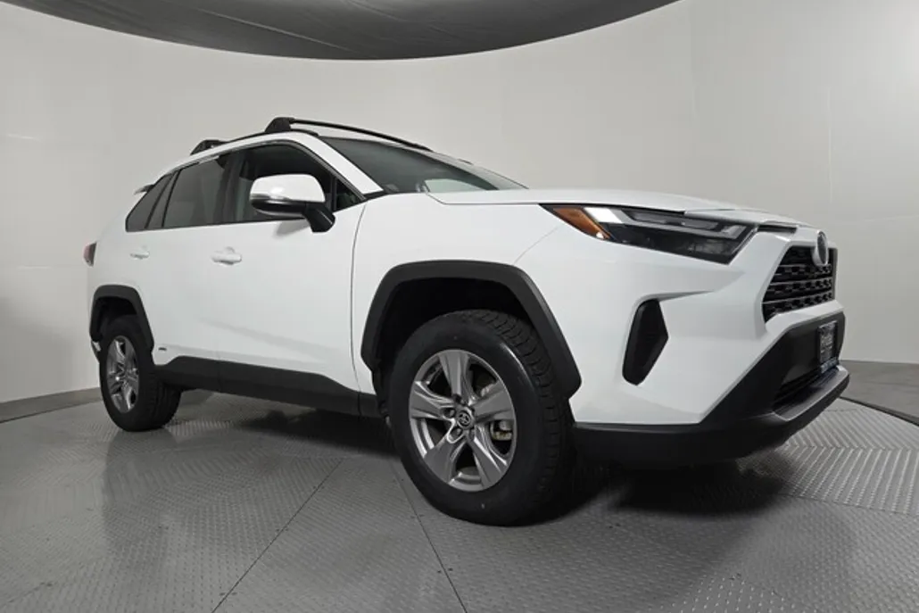 2023 Toyota RAV4 Hybrid XLE photo 1