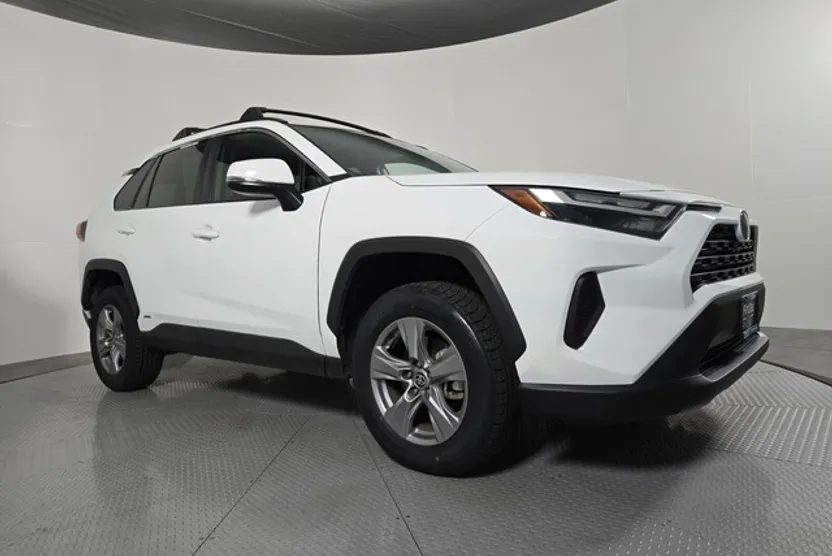 2023 Toyota RAV4 Hybrid XLE photo 1