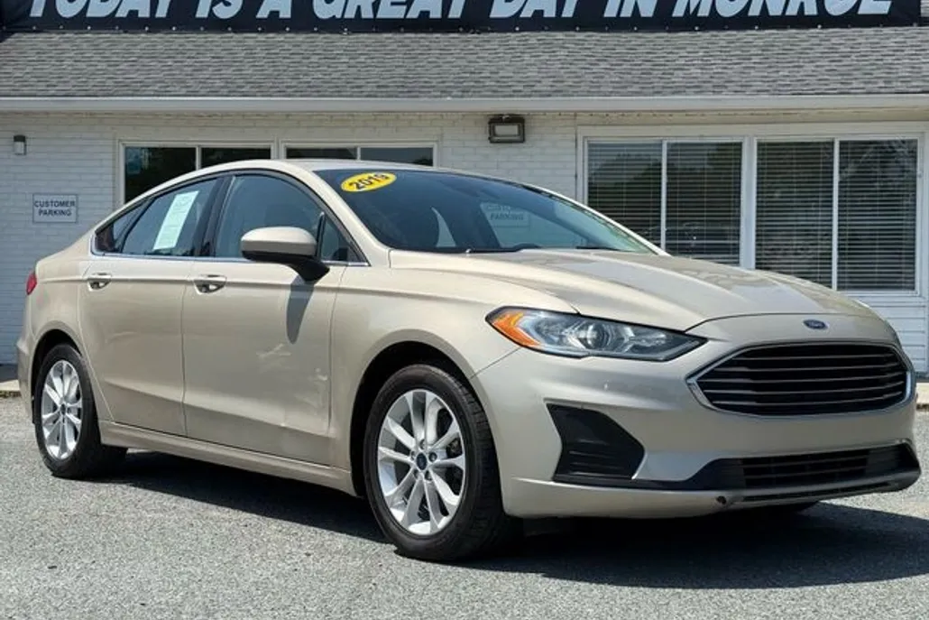 2019 Ford Fusion SE photo 1