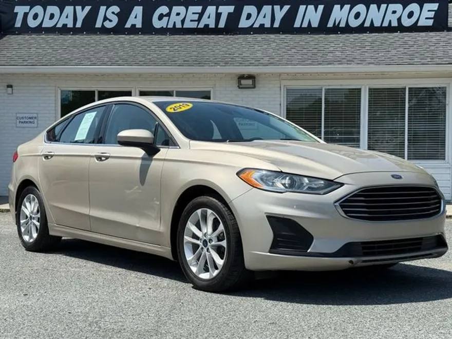 2019 Ford Fusion SE photo 1