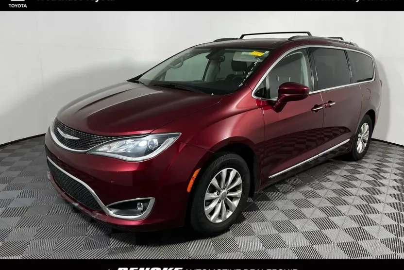 2018 Chrysler Pacifica Touring L photo 1