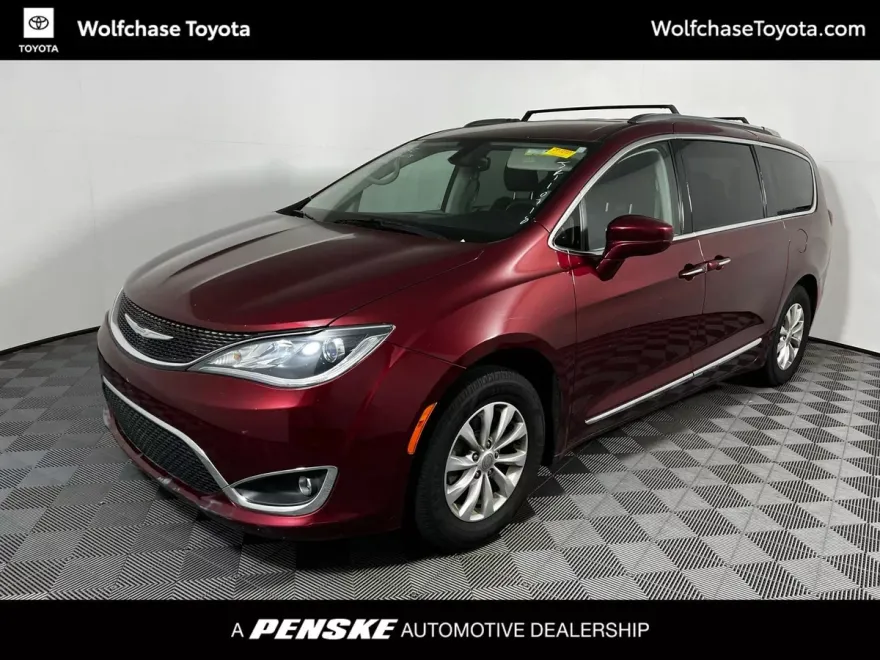 2018 Chrysler Pacifica Touring L photo 1