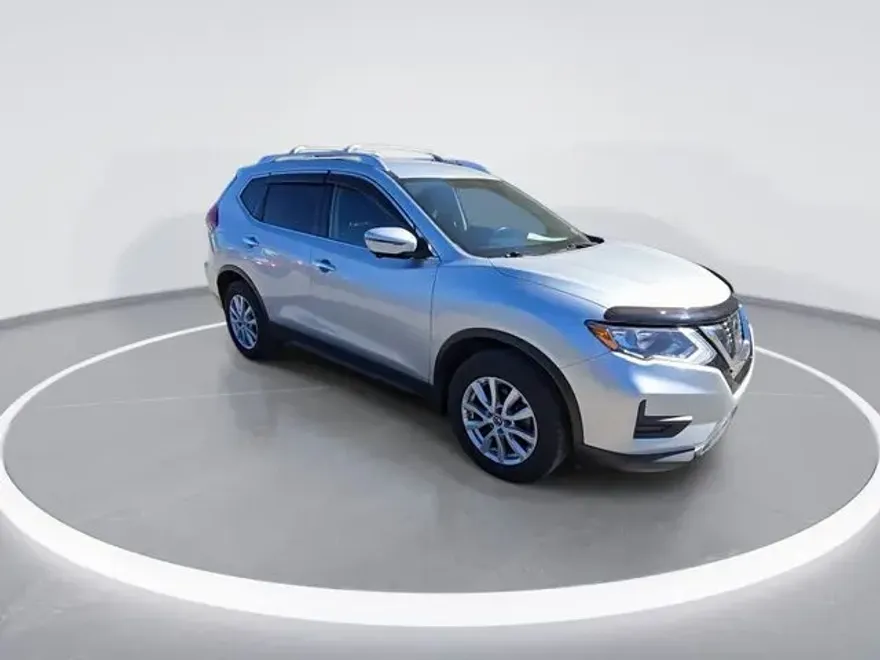 2017 Nissan Rogue SV photo 1