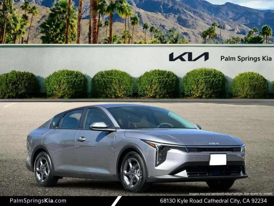 2025 Kia K4 LXS photo 1