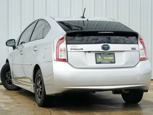 2012 Toyota Prius Three photo 4