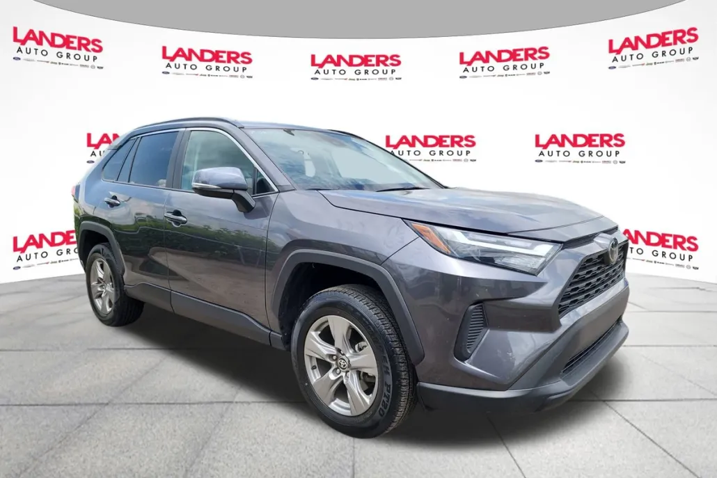 2024 Toyota RAV4 XLE photo 1