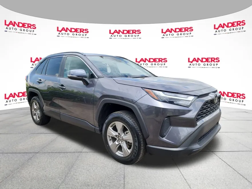 2024 Toyota RAV4 XLE photo 1
